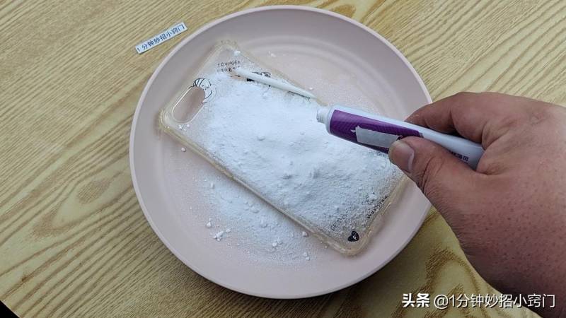 手机壳发黄用什么清洗变白（硅胶变黄怎么让它变白）