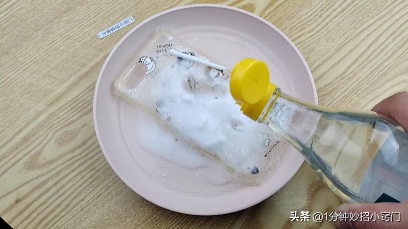 手机壳发黄用什么清洗变白（硅胶变黄怎么让它变白）