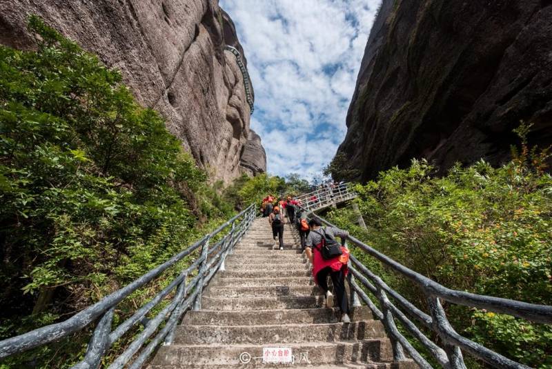 河源龙川霍山广东的小丹霞山（龙川霍山风景区旅游攻略）