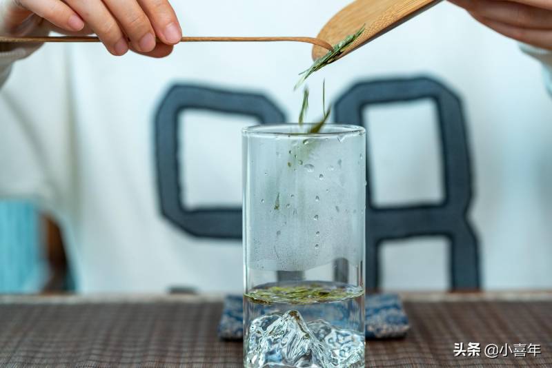 通用的龍井茶泡茶簡易法（龍井茶的沖泡方法和步驟）