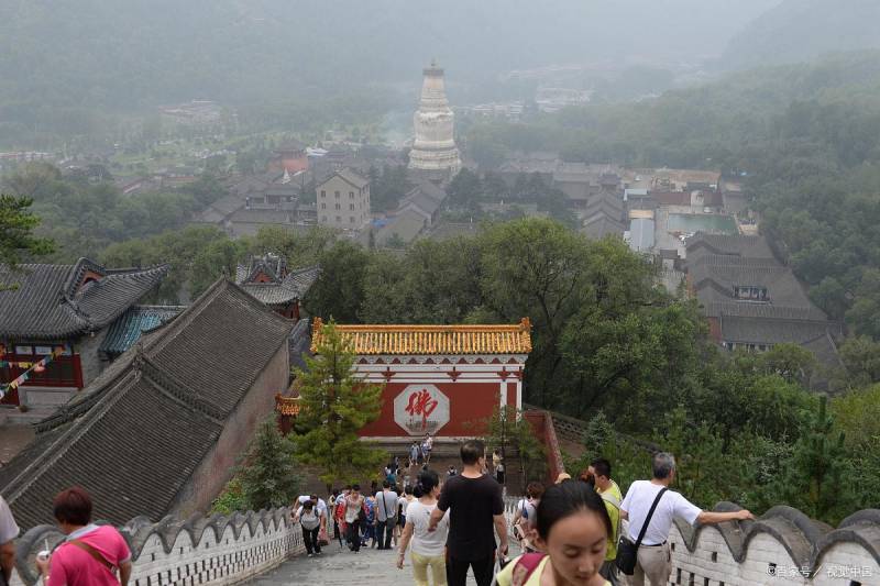 这是杭州的江南悬空寺英语（杭州江南水乡景点）