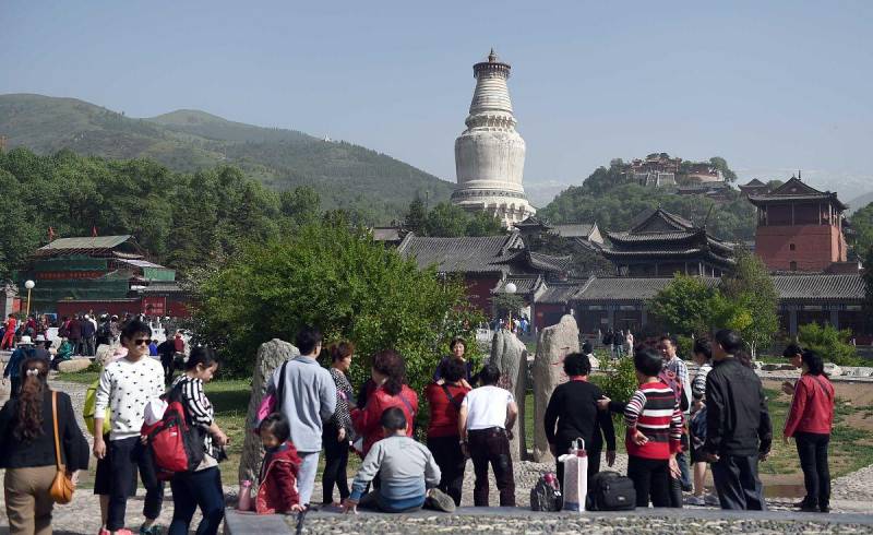 这是杭州的江南悬空寺英语（杭州江南水乡景点）