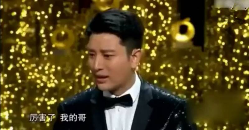 贾乃亮和郑恺调侃台下胡歌靳东唐嫣刘诗诗，金鹰节颁奖晚会星光熠熠笑点不断