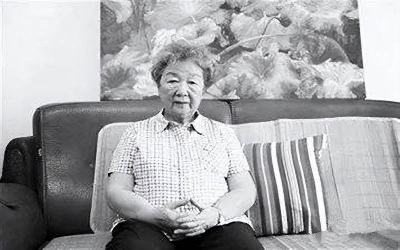 84岁扫地大妈豪捐24亿，低调善举震撼上海，保洁界的隐藏大佬引社会赞誉