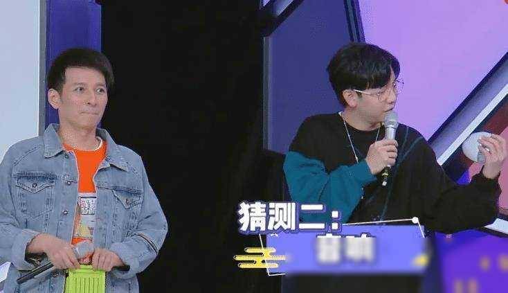 胡夏快乐大本营唱歌忘调，现场即兴表演引欢笑，观众直呼，剧好听！