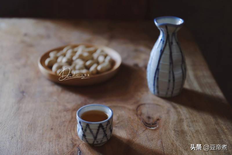 手工梅子酒制作方法，家庭自制梅酒教程与窍门，轻松掌握泡梅子酒的三个简单步骤