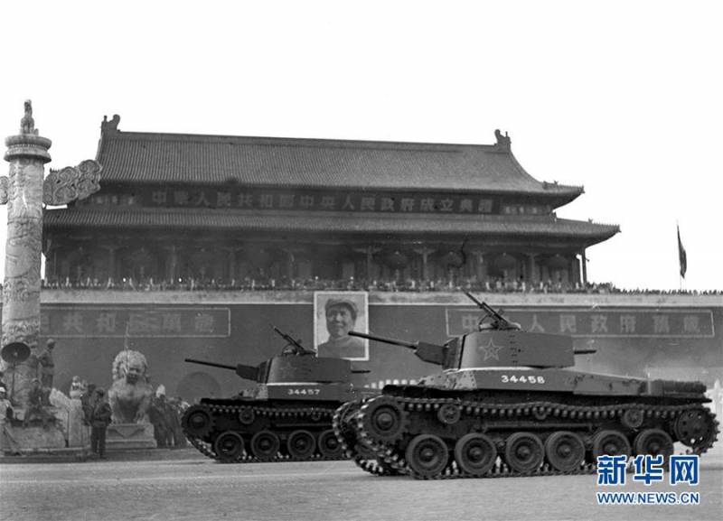 【1949阅兵】珍贵影像资料，新中国成立首届大阅兵历史瞬间再现