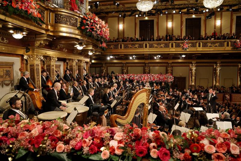 2024年维也纳新年音乐会盛大开幕，经典旋律奏响全球新年之声