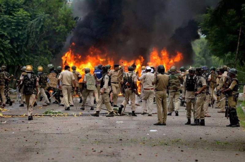印度又遇到大麻烦，冲突升级致73人死亡，政局动荡，首席部长紧急赶往新德里寻求支援