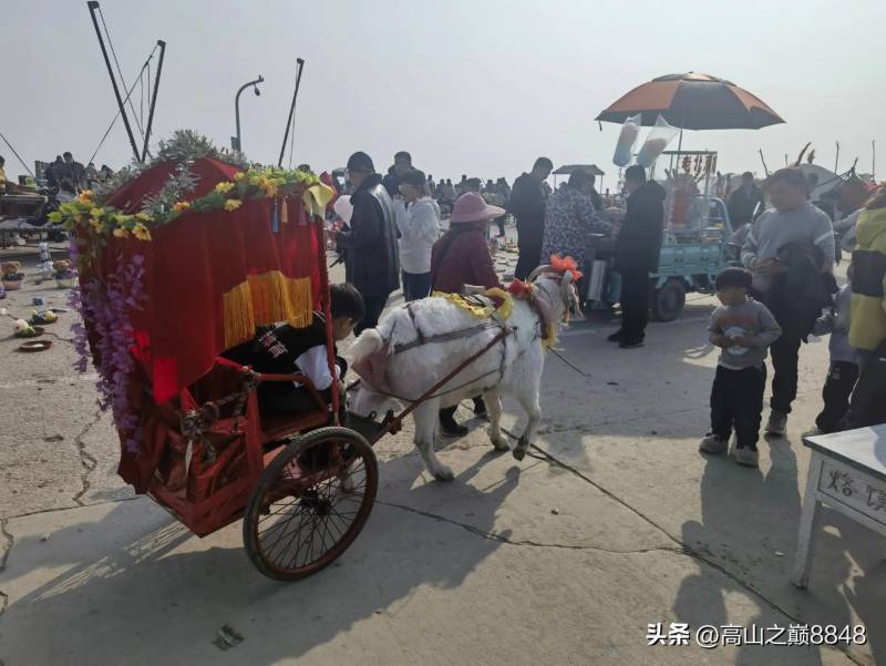 大山羊娱乐，二十年后重游家乡山顶公园，娱乐项目丰富但细节仍需打磨