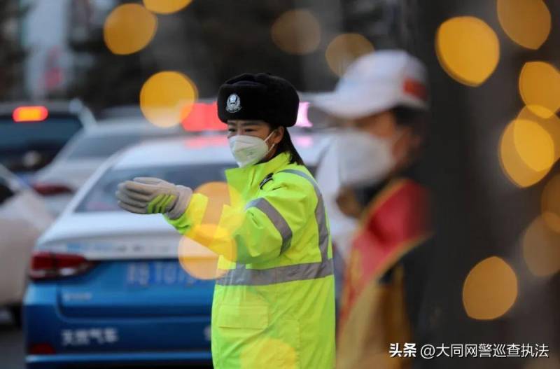 山西大同交警微博倡议，致晋B车主朋友们，“让路于客、让位于客、让景于客”，共建和谐交通旅游环境