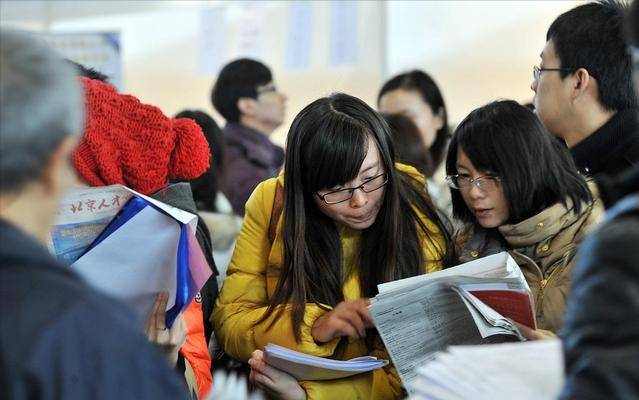 考研调剂信息超话，实时更新，多所知名高校发布调剂名额，山西大学、广西大学等热门院校等你来申请！