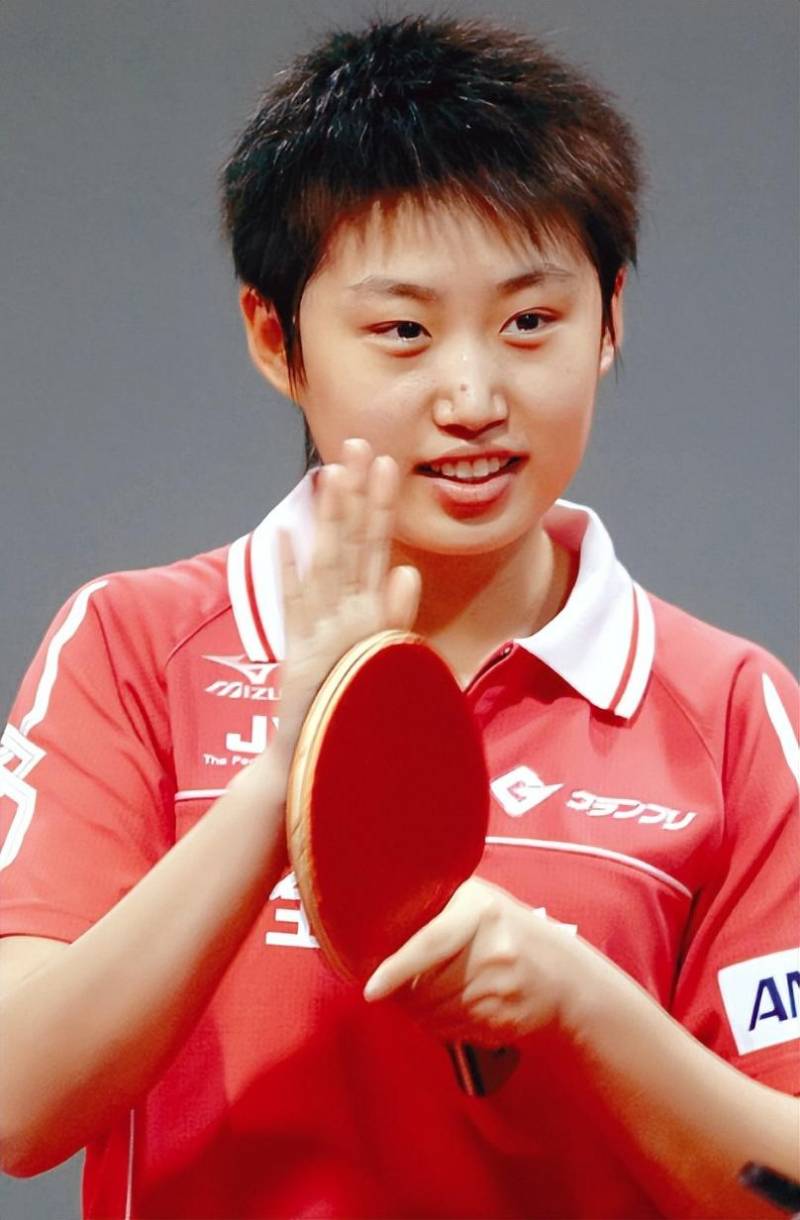 2012黄石乒乓球世界杯女单决赛，冠军风采依旧，赛场传奇见证五位大龄剩女乒乓勇士