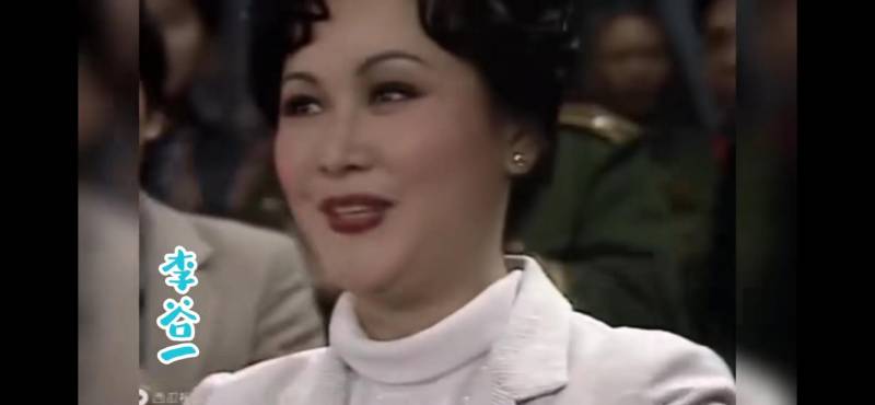 1984年央视春晚高清完整版，经典开场歌曲联唱，八位演员的风采重现，你还记得谁？