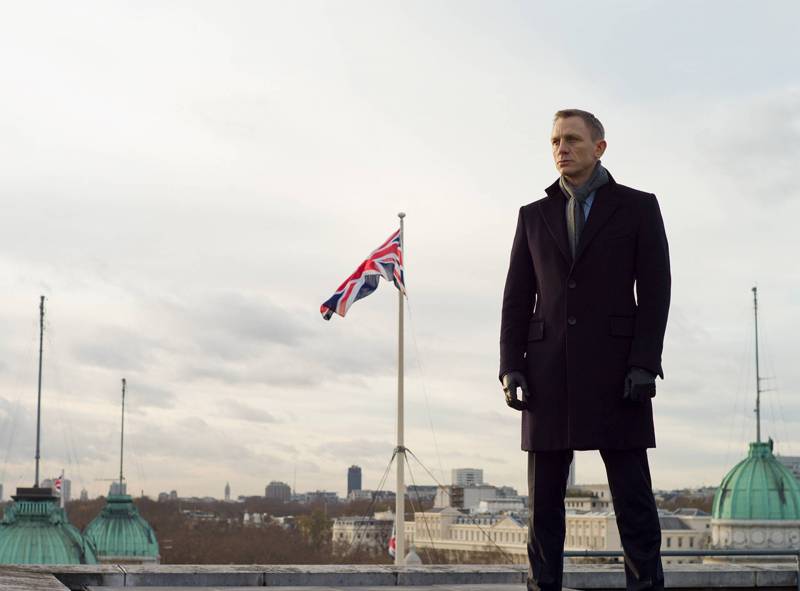 “2012年伦敦奥运会开幕式经典一幕，007护送女王空降伦敦碗，揭秘‘007’与女王陛下不得不说的传奇时刻”