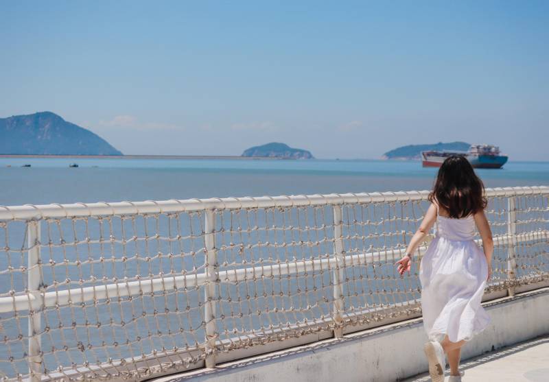 这份温州洞头游玩攻略「海岛风情之旅」，深入百岛洞头，探寻浙南海岸的秘境之美！三天两晚沿海游玩攻略，带你玩转洞头的大小岛屿与绝美海滨。