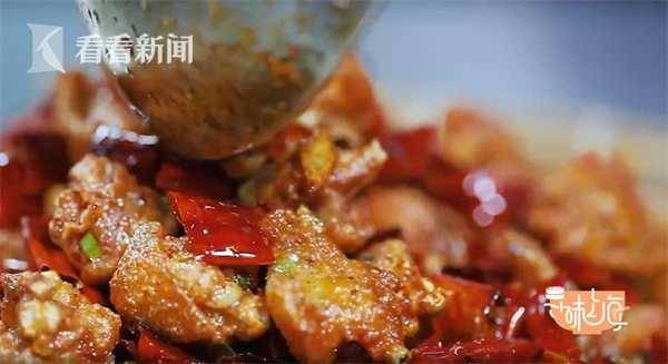 《歌乐山辣子鸡》，山城味道解码，辣中探鲜，寻味重庆的火辣传奇！