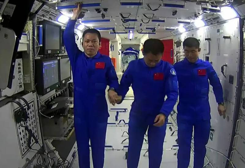 天和核心舱内部揭秘，差距显着，中俄空间站核心舱对比，‘科学’号相形见绌