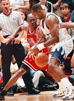 1998年NBA总决赛公牛VS爵士G6全场回放，乔丹传奇最后一投，时代变迁下的判罚争议再议