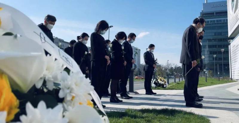 緬懷在北約轟炸中無私奉獻的3名烈士，駐塞爾維亞使館深切悼唸