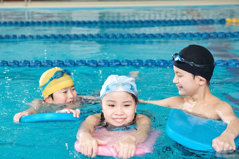 沒有時間學遊泳，孩子一個月就放棄，家長如何智慧引導繼續堅持？