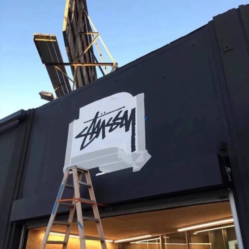 Stussy，街头文化的传奇，潮牌故事的扉页