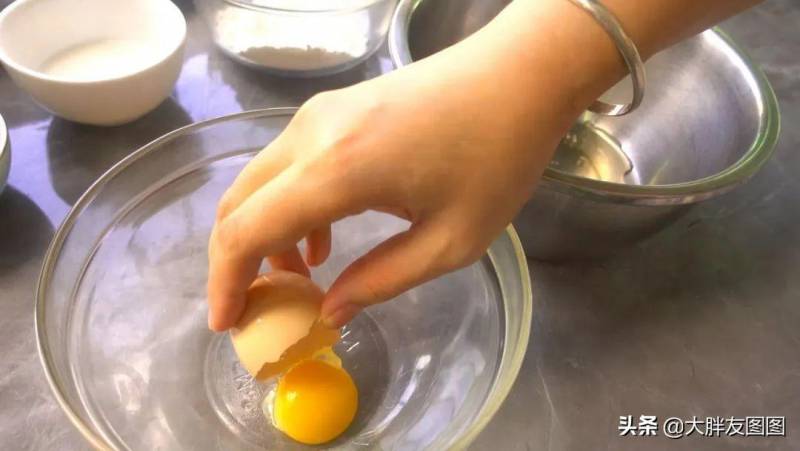 雞蛋像我這麽做，搭配麪粉輕松變身，無需烤箱也能做出蛋糕般的蓬松與香甜