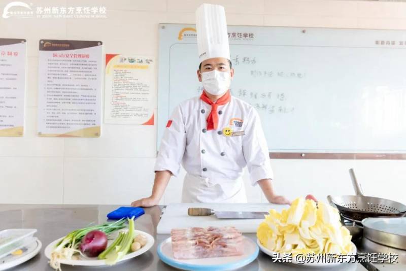 传说中的厨师学校是什么样？揭秘！这里的烹饪奥秘让你一步到位，成为厨房达人！