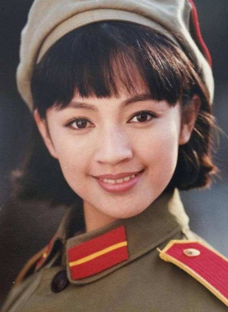 羅海瓊倆女兒曝光，遺傳媽媽美貌，明星家庭幸福滿溢，兒女雙全成人生贏家