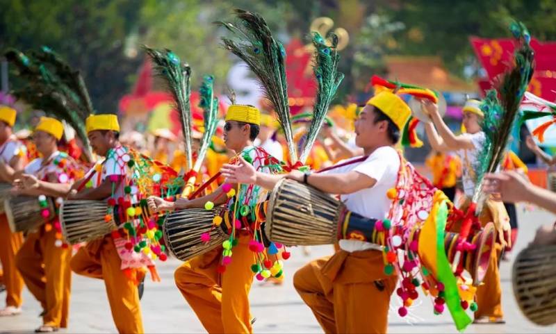 象腳鼓傳承千年，揭秘傣族“象腳鼓”，宗教舞蹈與傳統音樂的霛魂之作