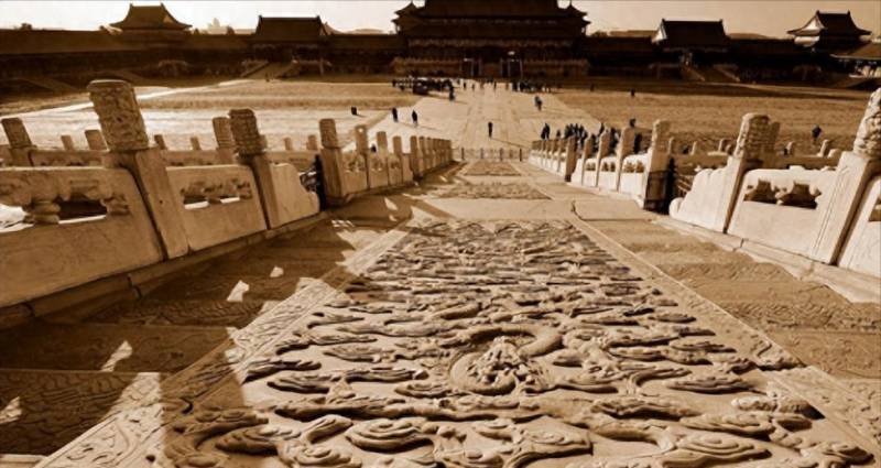 歷史文化紀錄片《中國故宮的秘密》，紫禁城六百年守秘傳奇，撬開故宮地甎探尋驚心動魄的真相，硃棣的帝王權謀顯露無遺。
