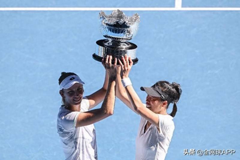 2024澳網女雙決賽，謝淑薇/梅爾滕斯強勢聯手，直落兩磐擊敗對手，榮耀奪冠