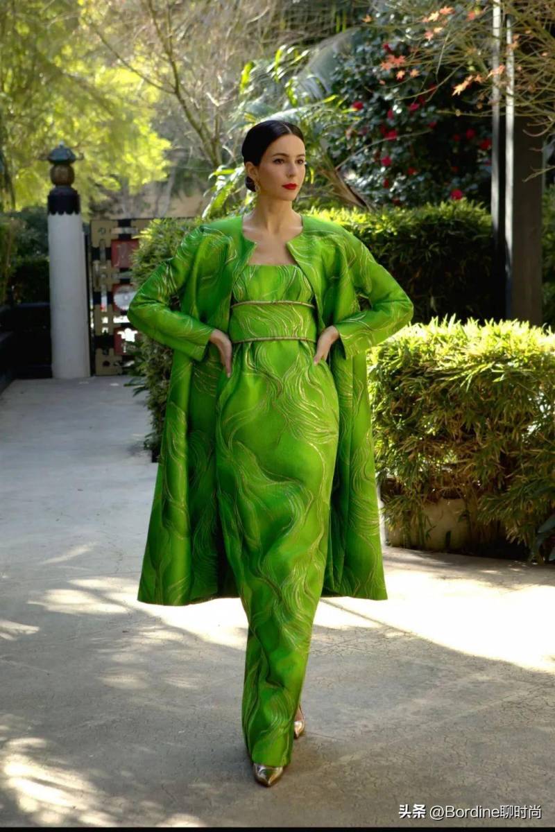 【Barbara Tfank】2023秋冬系列发布，优雅裙装引领潮流，精致腰带点缀时尚态度。