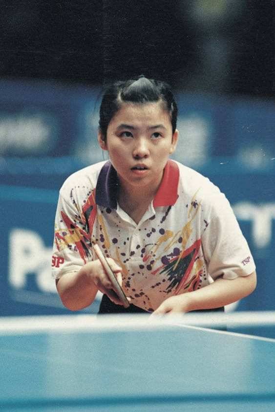 1996奧運會乒乓球女單決賽鄧亞萍巔峰對決陳靜，女乒煇煌時刻，亞特蘭大見証傳奇對決！喬紅、鄧亞萍攜手捍衛榮譽