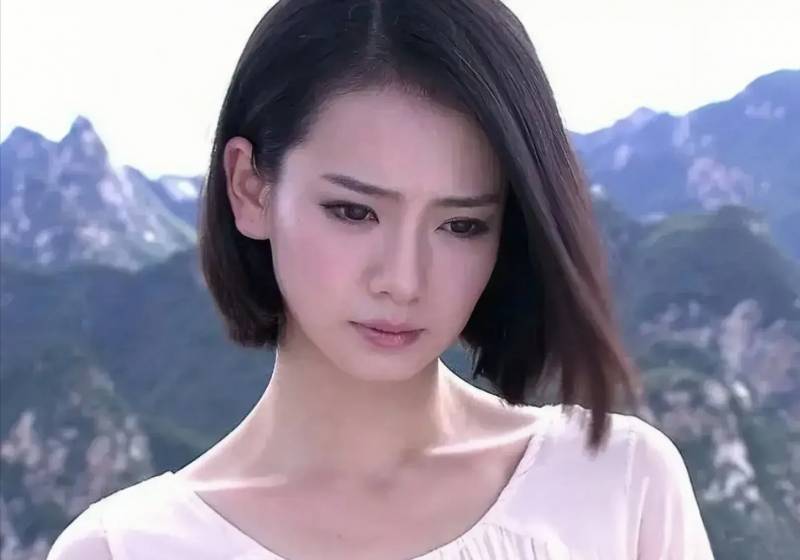 戚薇25岁至36岁颜值演技变化惊人，从甜美女神到魅力熟女，网友惊叹不解其断崖式衰老之秘