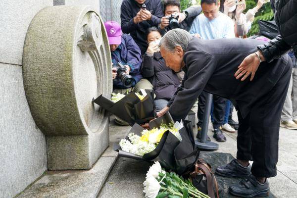 南京大屠杀幸存者仅剩36人，铭记历史，缅怀逝者清明悼念仪式举行 */