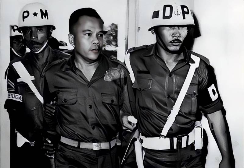 印尼排华大屠杀真实影像揭秘，1965年血腥往事，探寻50万华人悲惨命运背后的真相与黑手