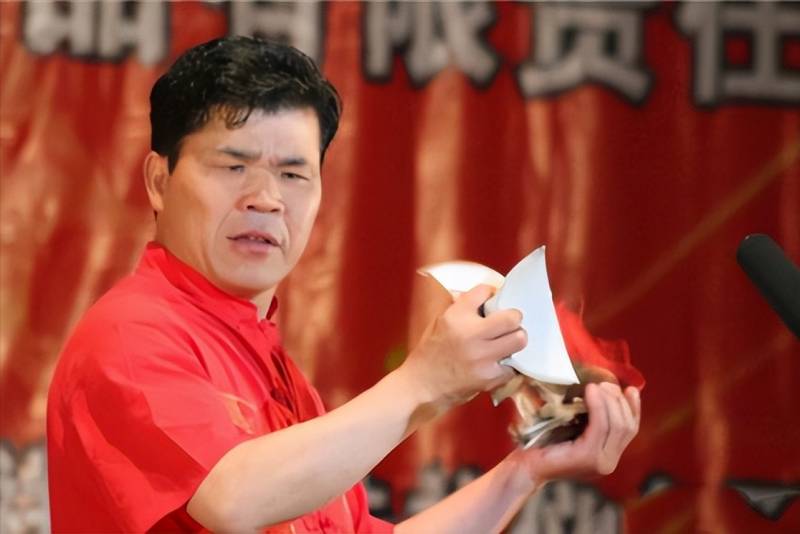 史上最牛乞丐的微博传奇，天生残疾行乞40年，宋天福逆袭成身价千万的励志故事揭秘！