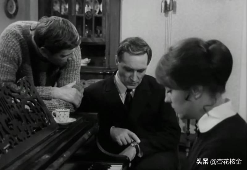 春天的十七个瞬间彩色版，苏联鼎盛时期电影艺术巅峰之作，1973年上映，经典重映唤醒春天里的谍战风云