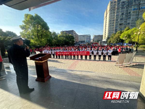 武冈交警的微博，携手校园共筑安全梦，交通安全宣传行动深入人心