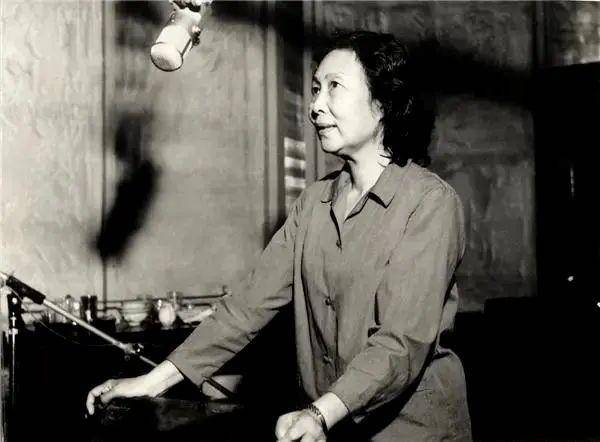 曹可凡微博悲痛发声，上海艺术界再失瑰宝，深情缅怀老艺术家，她的艺术生涯是几代人的珍贵记忆