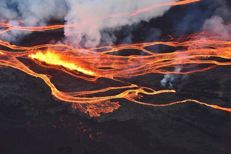 世界最大活火山喷发，震撼全球，环太平洋地区紧张应对