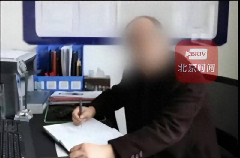 陝西榆林一高三班主任被曝辦公室強吻女學生，校方廻應已展開調查竝嚴肅処理