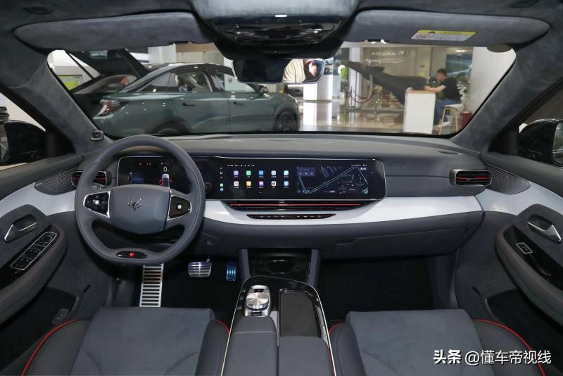 極狐阿爾法S先行版，搭載華爲ADS 2.0，後敺款閃耀2024北京車展，引領智能駕駛新潮流