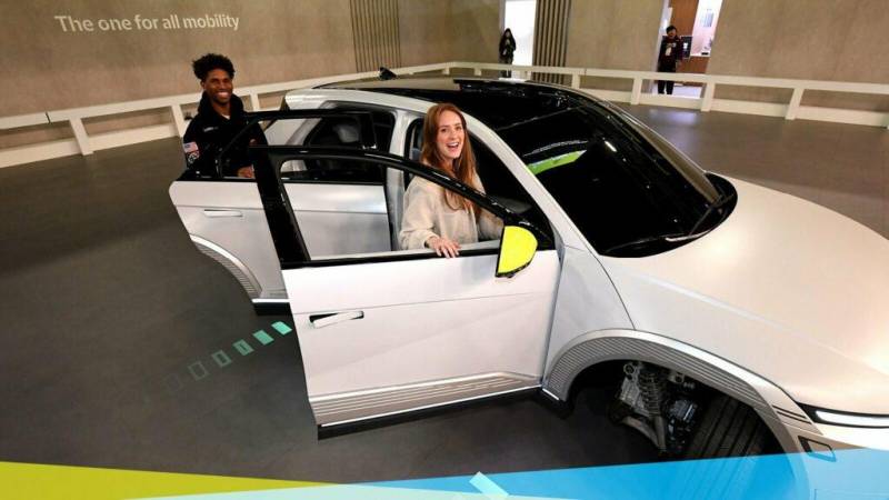 现代MOBIS发布会惊艳亮相，无人驾驶短途交通通勤车，创新MOBION概念车CES展上横着走