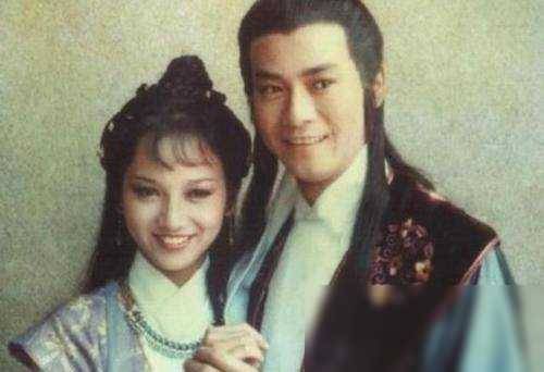 肥姐沈殿霞怒扇赵雅芝，昔日1979年郑少秋陪赵雅芝看妇科风波再起，剧组现场上演激烈冲突