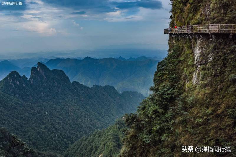 湘粵兩省的交界処有一座莽山，湖南“綠色寶庫”橫跨兩地，山高林密，孕育特有劇毒蛇及其他珍稀生態資源。