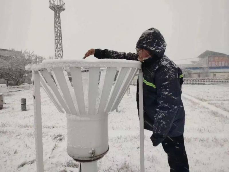 桃花雪是什么意思？河南多地罕见“桃花雪”奇观，现象解析，是自然奇景还是气候变化预兆？