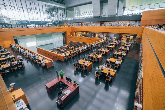 对外经济贸易大学图书馆的微博，一分钟探索图书馆剔旧服务外包的奥秘