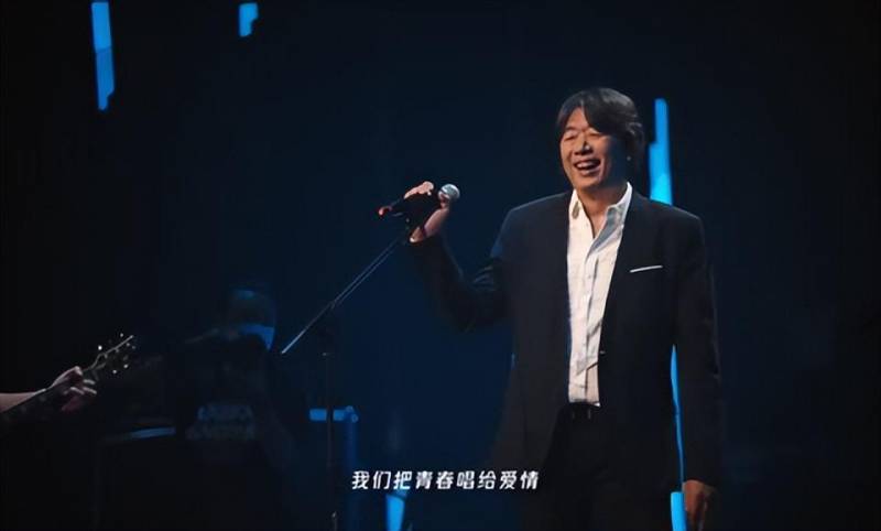 《老狼时光金曲演唱会《模范情书》，唱响二十年情怀，经典旋律引万人轻轻和》